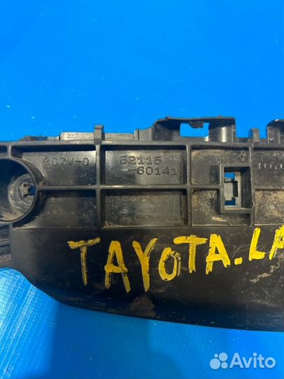 Крепление бампера переднее правое Toyota Land