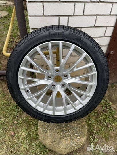 Pirelli Ice Zero 235/45 R18 98H