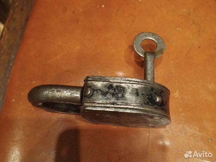 Замок навесной старый