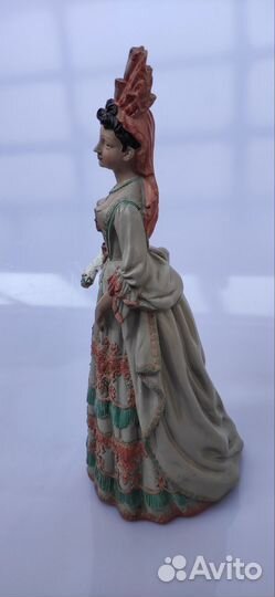 Статуэтка женщина