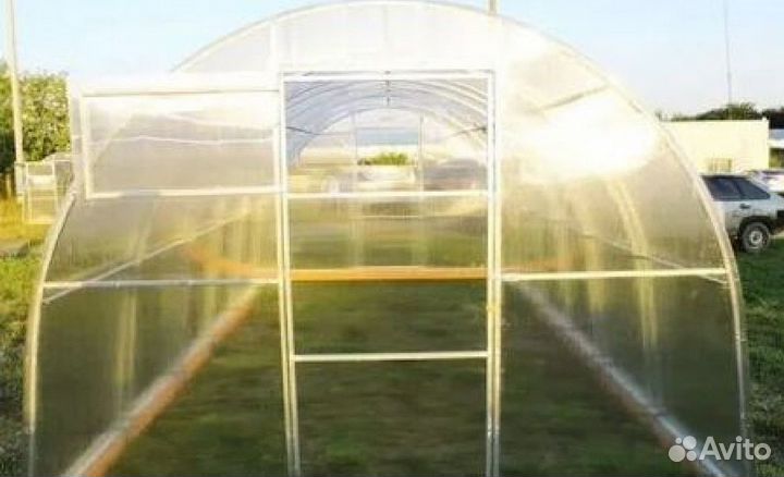 Теплица крепкая