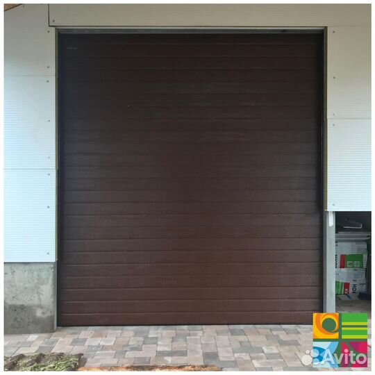 Секционные ворота для гаража alutech