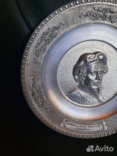 Настенная тарелка