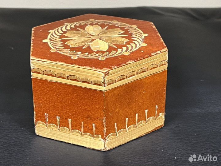 Шкатулка деревянная шестиугольная