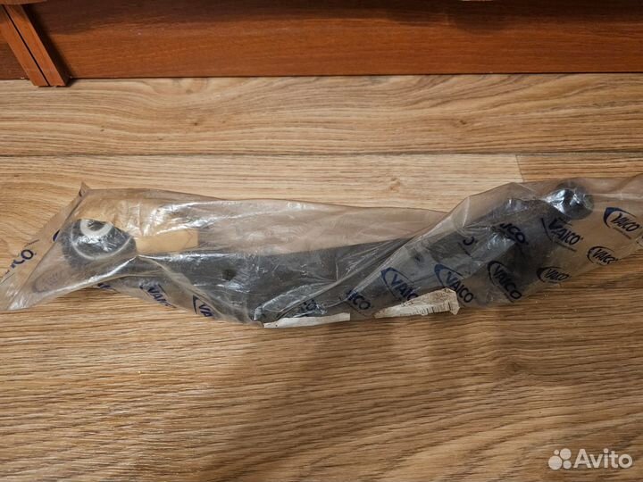 Задний верхний левый поперечный рычаг BMW 7 E38