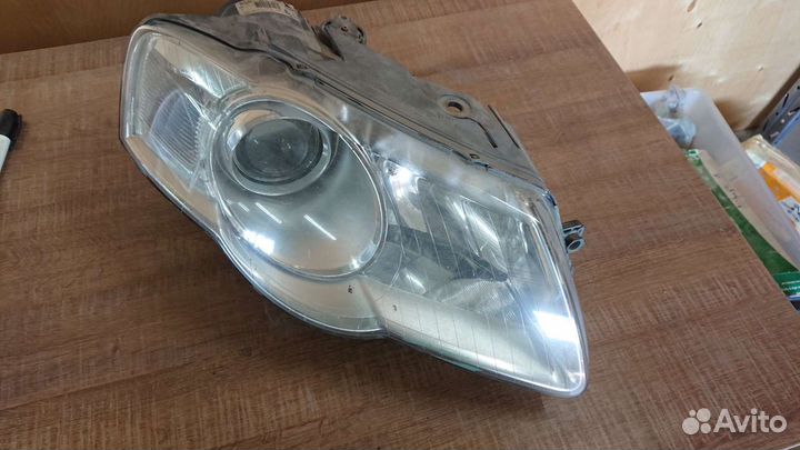 Фара правая галоген 3C0941006S Volkswagen Passat