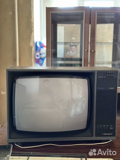Телевизор горизонт 51 ТЦ 412 и