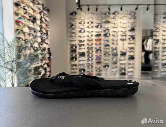 Сланцы шлепанцы Аdidas в ТЦ Мега Молл