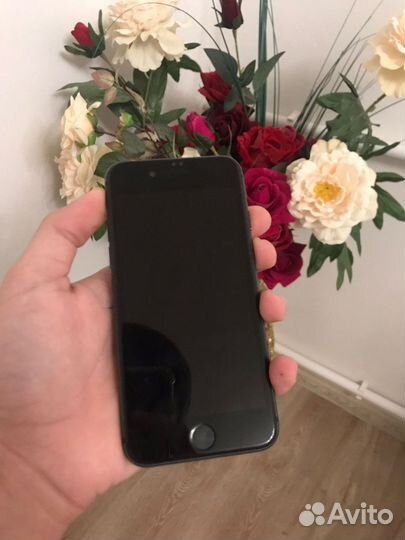 Телефон iPhone8