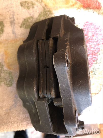 Тормозной супорт передний