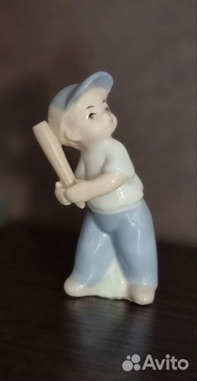Статуэтка фарфор