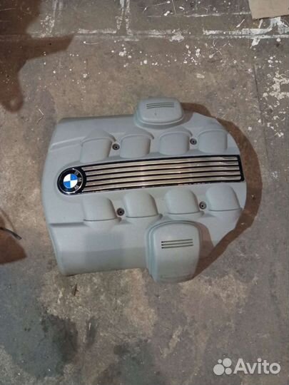 Крышка двигателя BMW 7