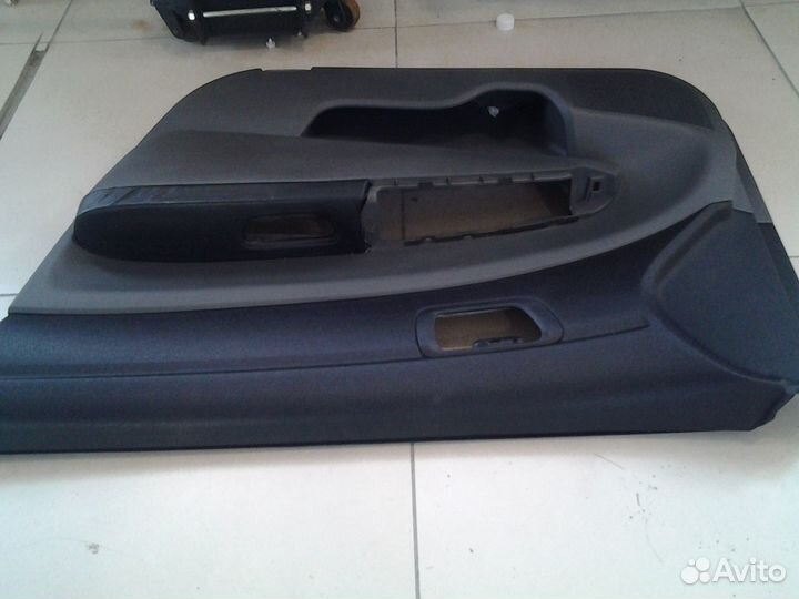 Тойота Приус2003г-2009г. Обшивка двери пер.правой