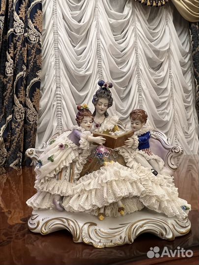 Фарфоровые статуэтки кружевницы Германия бронь