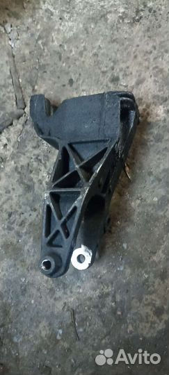 Кронштейн двиг перед volkswagen transporter t5 1.9