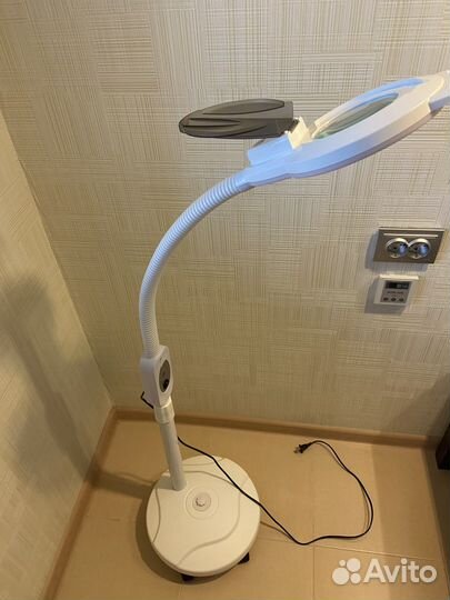 Лампа лупа напольная