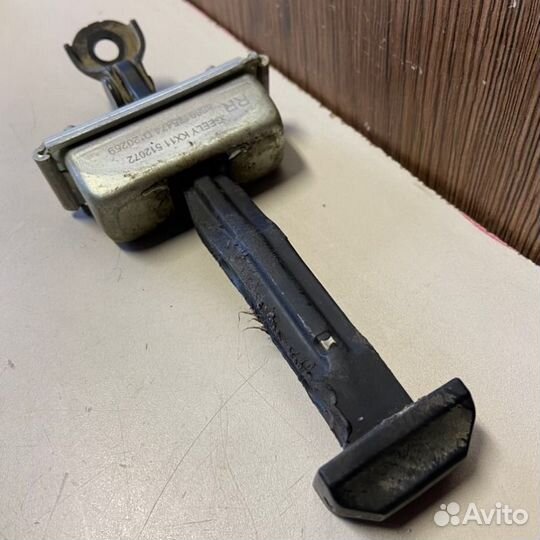 Ограничитель двери задний Geely Monjaro