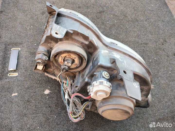 Фара правая Jeep Grand Cherokee WK1