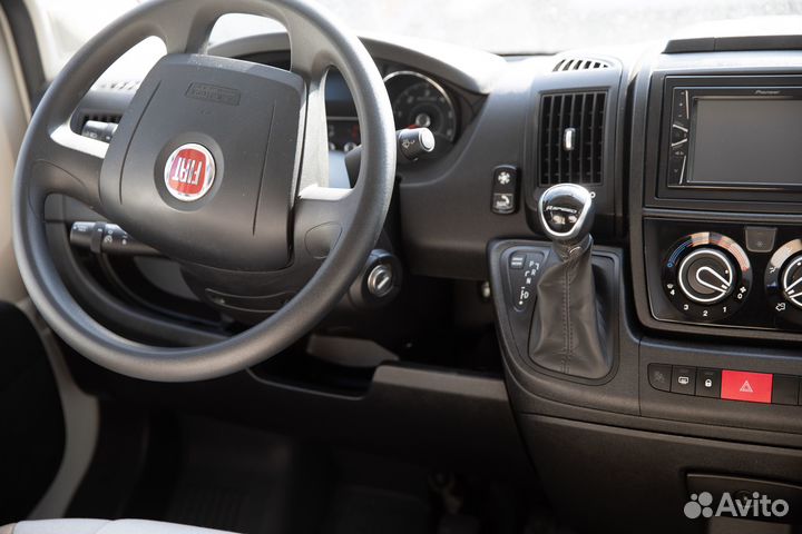 Полуинтегрированный Sun Living S70DF, 2023