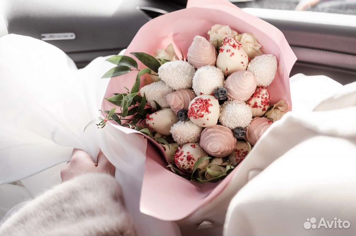 Шоколадные букеты клубника