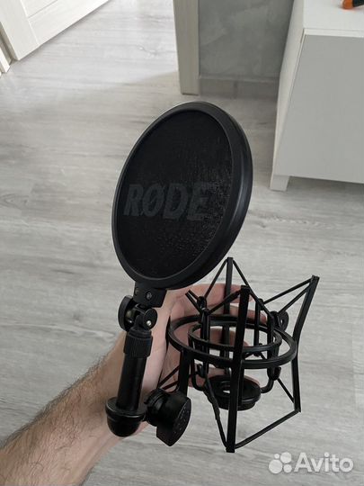 Студийный микрофон