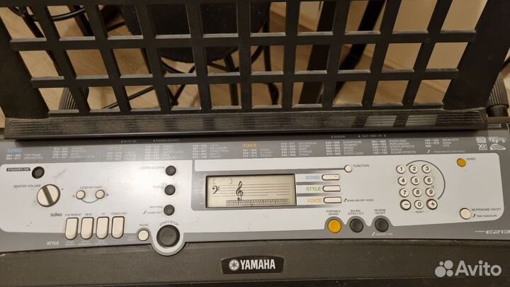 Синтезатор Yamaha PSR-E213