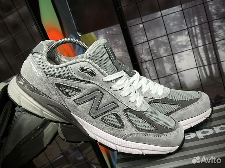 Кроссовки New Balance 990 (на руках)