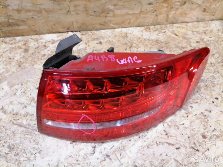 Фонарь правый LED Audi A4 B8 wagon dorest