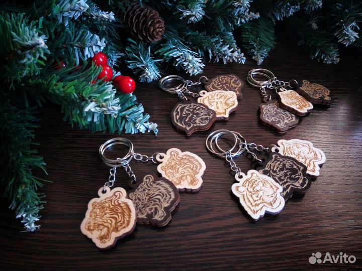 Медали, значки, елочные игрушки