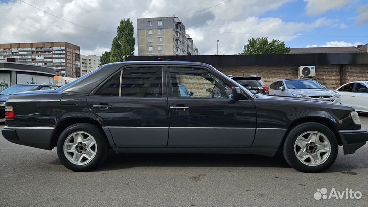 Mercedes-Benz W124, 1990