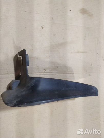 Брызговик передний правый Nissan Almera G15 K4M