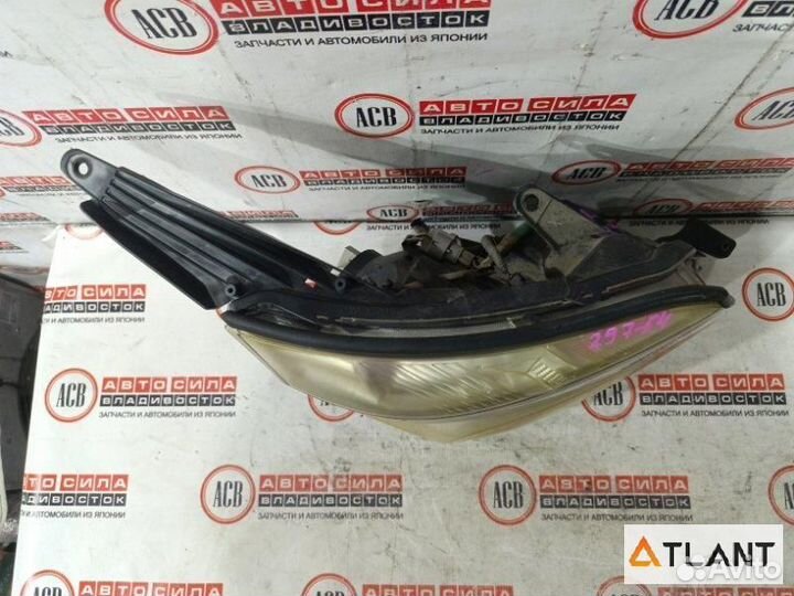 Фара правая toyota voxy