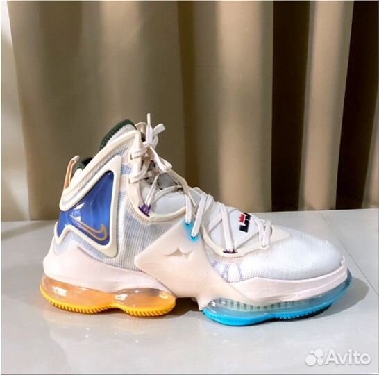 Баскетбольные кроссовки Nike LeBron 19