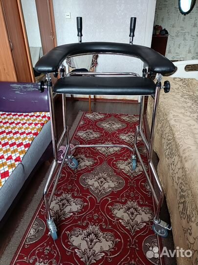 Ходунки для взрослых с опорой под локоть