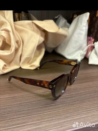 Солнцезащитные очки