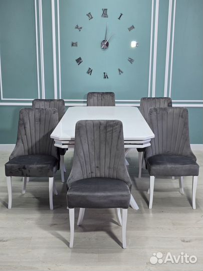 Стол и стулья новые