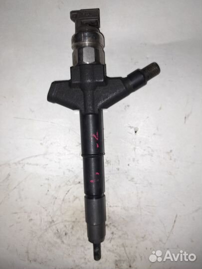 Форсунка Nissan Navara D40 2009-2014 166005X00A