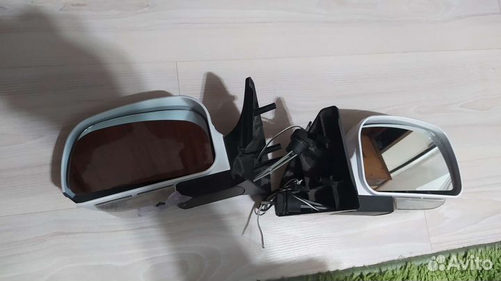 Зеркала на авто (неизвестная модель) Правое-сколы