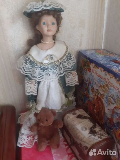 Фарфоровая коллекционная кукла немецкая