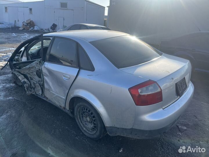 Audi A4 1.8 МТ, 2004, битый, 100 000 км