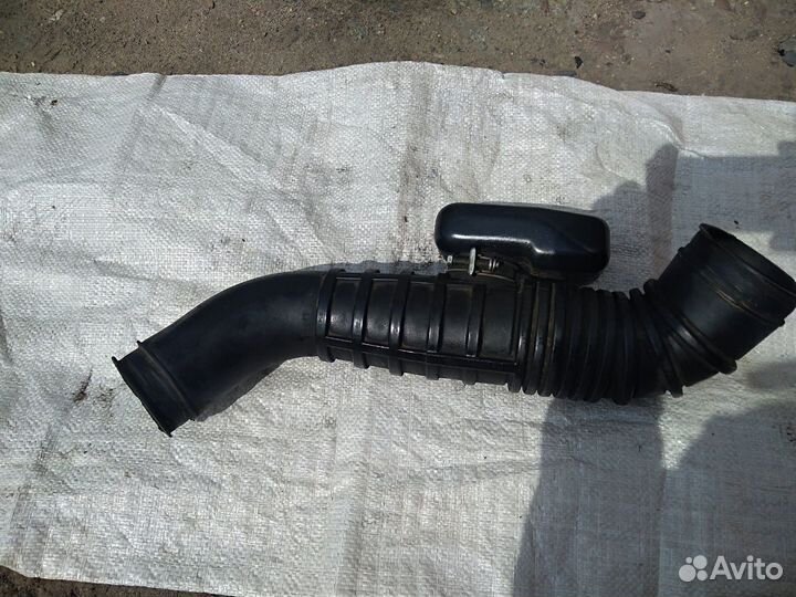 Патрубок воздушного фильтра с резонатором