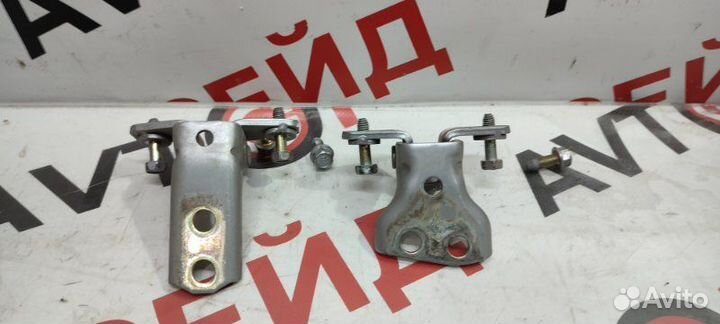 Петля дверная задняя правая Mitsubishi Airtrek