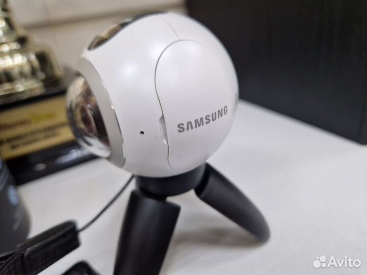 Экшн-камера Samsung Gear 360 SM-C200 В9