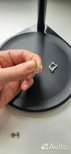 Серебряные серьги с фианитом