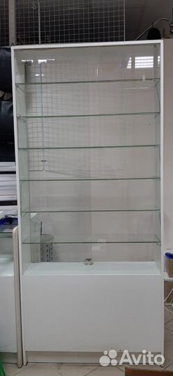 Торговые стеклянные витрины с подсветкой