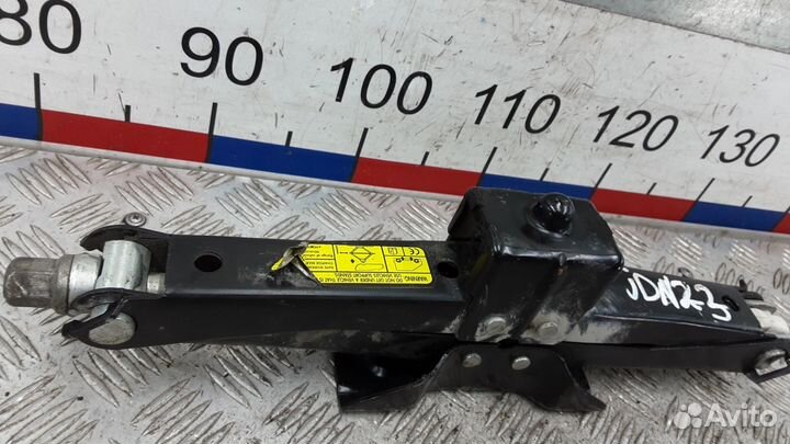 Домкрат на Nissan Primastar X83