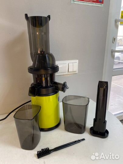 Шнековая соковыжималка Kitfort KT-1129-2