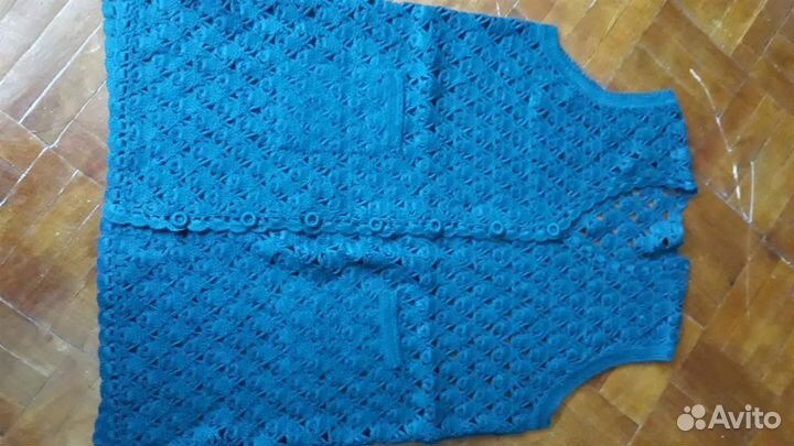 Вязанные жилетки ручной работы