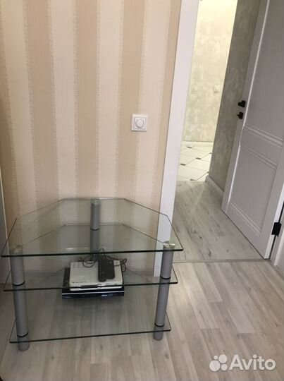 Стеклянная тумба