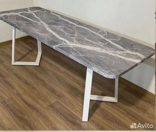 Компьютерный стол 'Minimum Dirt'